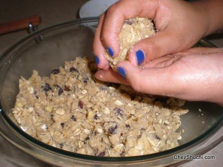 oat raisin cookies dough